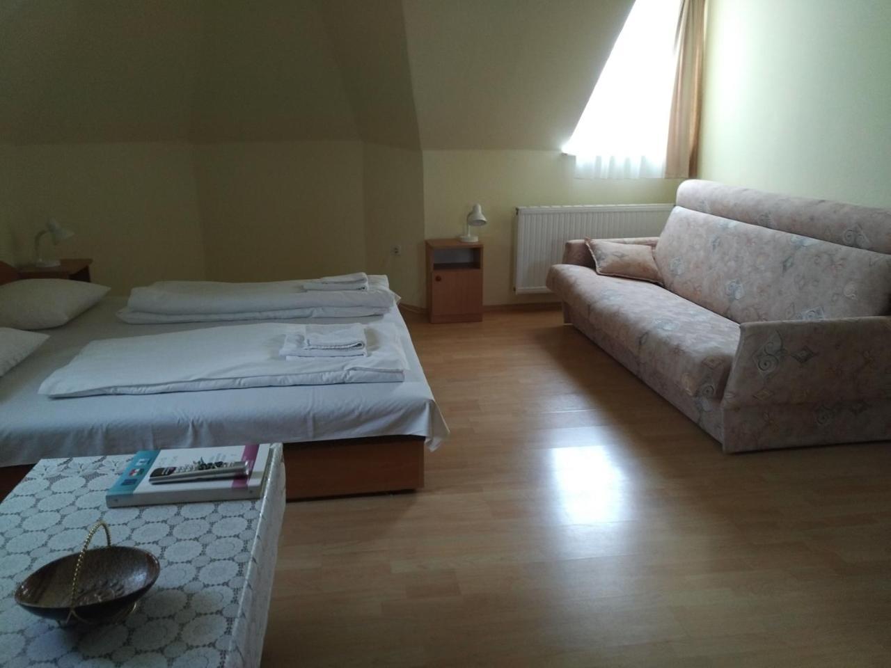 Villa Nova Heviz Luaran gambar